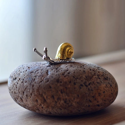 Zinc Alloy Snail Figurine with Incense Holder — Bonsai & Desk Ornament
