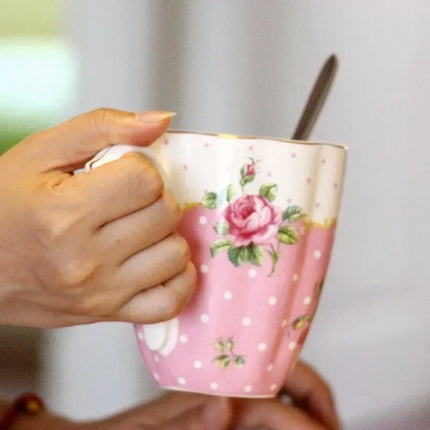 Fine Bone China Floral Mug with Gold Rim — 420ml Pastoral Design