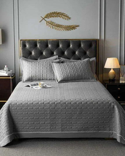 Luxurious Multi-Functional Plaid Bedspread - Elegant Euro-Style Quilted Coverlet for All Season Comfort