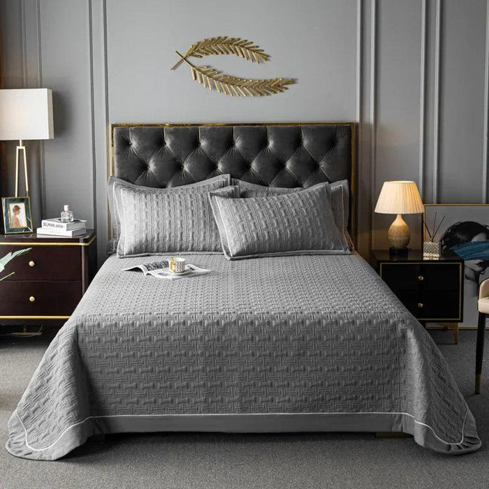 Luxurious Multi-Functional Plaid Bedspread - Elegant Euro-Style Quilted Coverlet for All Season Comfort