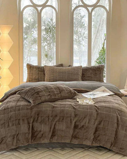 Luxurious Caramel Brown Velvet Fleece Bedding Set with Duvet Cover, Flat Sheet, and Pillowcases