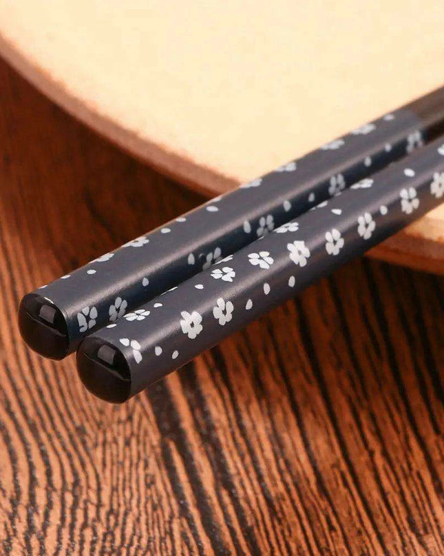 Handcrafted Japanese Wooden Chopsticks for an Authentic Culinary Experience
