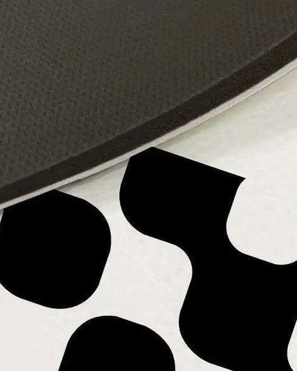 Chic Heart-Shaped Welcome Mat - A Touch of Elegance for Your Home