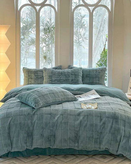 Luxurious Caramel Brown Velvet Fleece Bedding Set with Duvet Cover, Flat Sheet, and Pillowcases