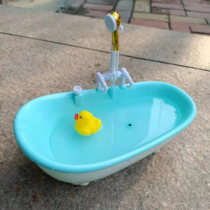 Miniature Electric Dollhouse Bathtub — 1:6 Scale Spraying Water Toy, 22.3×11.5×17.5cm
