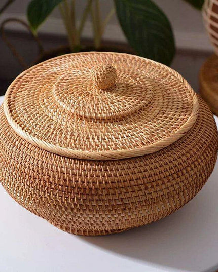 Elegant Handwoven Rattan Storage Chest - Stylish Organizer for Any Room