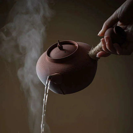 Artisan 600ml Japanese Clay Teapot - Handcrafted Ceramic Kettle with Ergonomic Handle for Authentic Tea Brewing