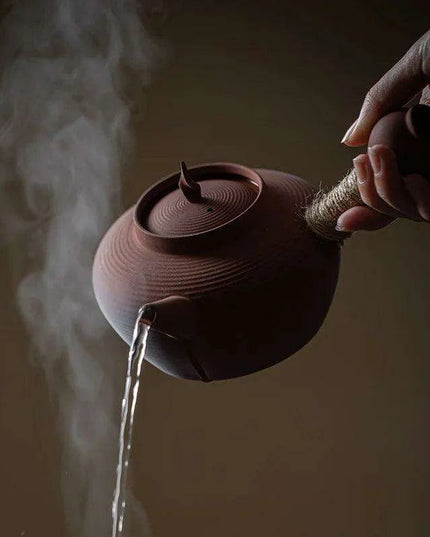 Artisan 600ml Japanese Clay Teapot - Handcrafted Ceramic Kettle with Ergonomic Handle for Authentic Tea Brewing