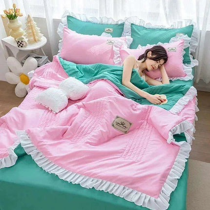 Chic Summer Lightweight Comforter with Ruffled Edges