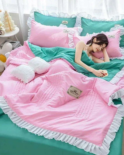 Chic Summer Lightweight Comforter with Ruffled Edges