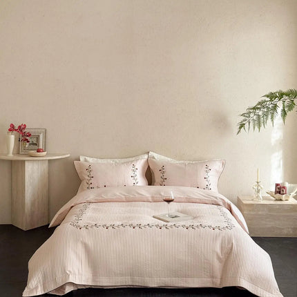 Minimalist Quilted Cotton Flower Bedding Set — 4-Piece, Double / Queen / King