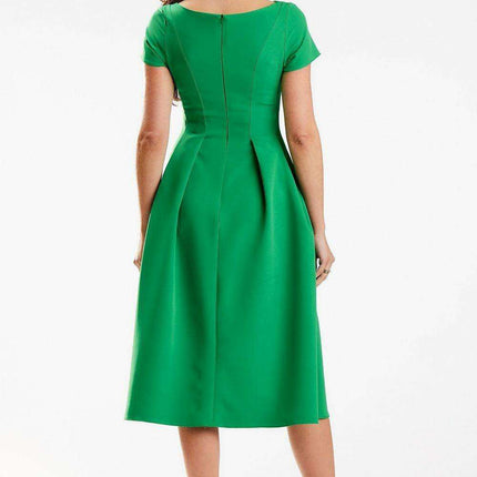 Sculpted Elegance Boat Neck Midi Dress - Chic Daytime Essential - Très Elite