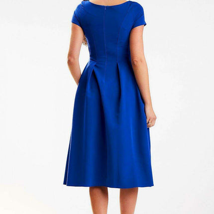 Sculpted Elegance Boat Neck Midi Dress - Chic Daytime Essential - Très Elite