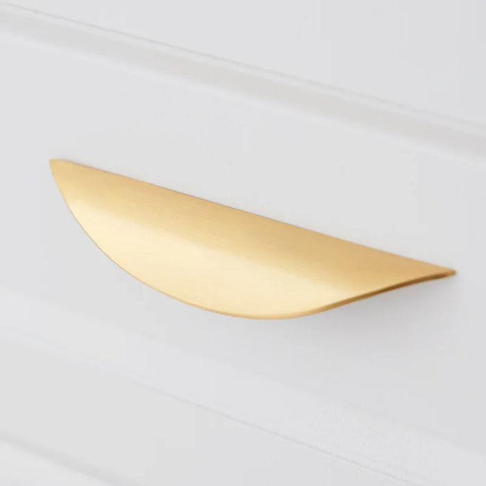 Elegant Gold Leaf-Shaped Drawer Handles for Modern Kitchens