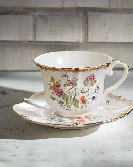 Timeless Vintage Charm: 200ml Elegant Ceramic Coffee Cup & Saucer Set for Sophisticated Tea Moments