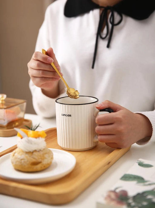 Stylish Wave Pattern Bone China Mug - 400ml Capacity for Your Favorite Beverages