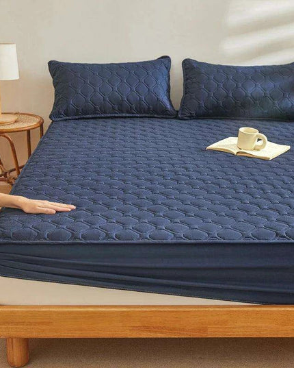 Waterproof Thick Fitted Sheet for All Mattress Sizes - Cozy and Protective Bedding Solution