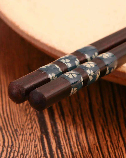 Handcrafted Japanese Wooden Chopsticks – Enhance Your Dining Experience with Elegance and Style