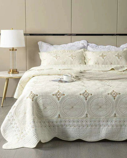 Bohemian Circle Embroidered Quilted Bedding Set with Pillow Shams - 3-Piece Beige & White Cotton Coverlet for Queen/King Size
