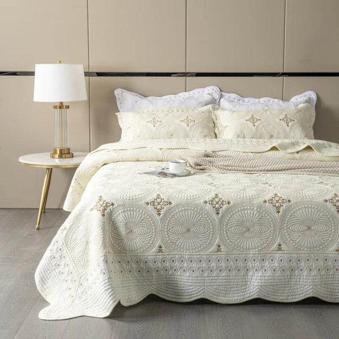 Bohemian Circle Embroidered Quilted Bedding Set with Pillow Shams - 3-Piece Beige & White Cotton Coverlet for Queen/King Size