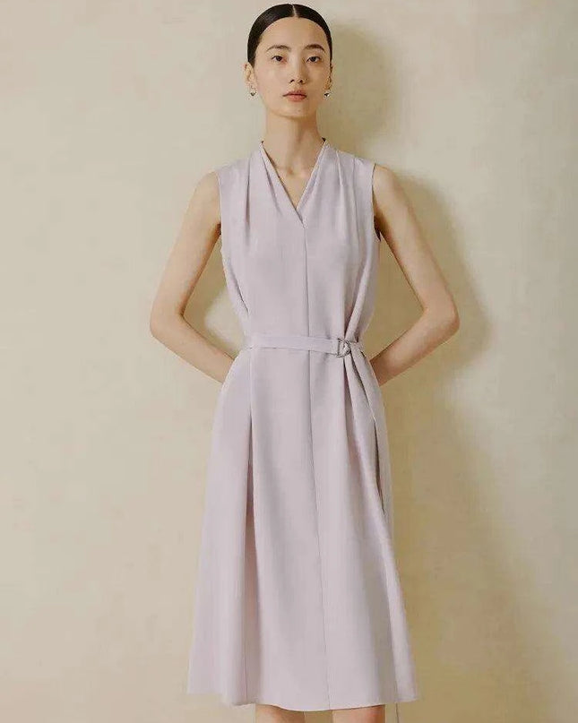 Chic Sleeveless Silk V-Neck Dress with Pleated Waistband Design