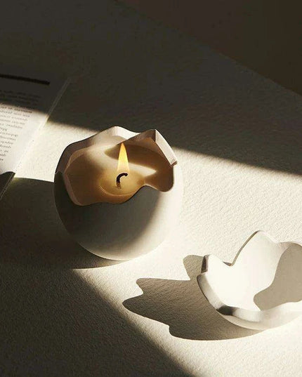 Artistic Egg-Shaped Aromatherapy Candle for Serenity and Relaxation