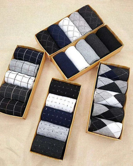 Elegant Gift Box Set of 5 Pairs of Cozy Men's Medium Tube Socks