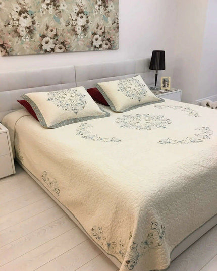 Elegant European Embroidered King Cotton Bedspread Set - 3-Piece Oversized Quilt with Matching Pillow Shams for Summer Relaxation
