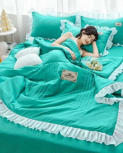 Chic Summer Lightweight Comforter with Ruffled Edges