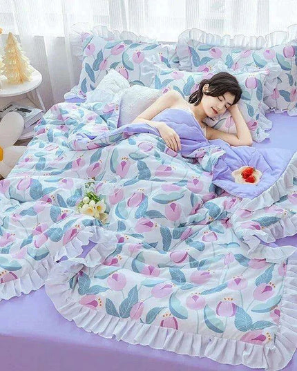 Chic Summer Lightweight Comforter with Ruffled Edges