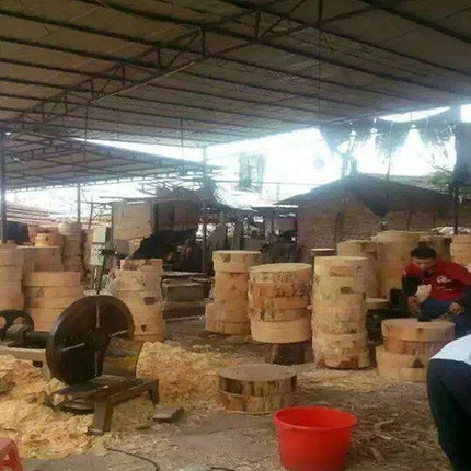 Premium Round Wooden Cutting Board for Culinary Professionals and Home Chefs