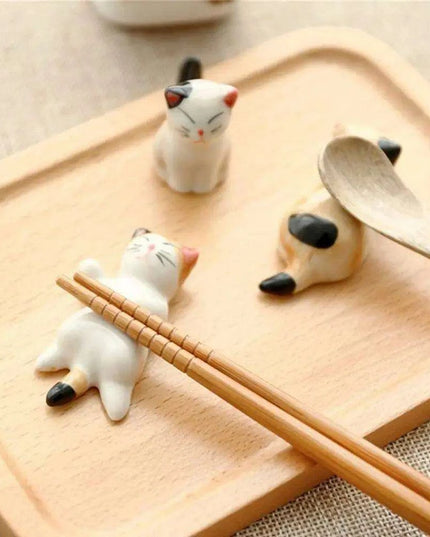 Playful Cat Cutlery and Chopstick Holder for a Whimsical Kitchen