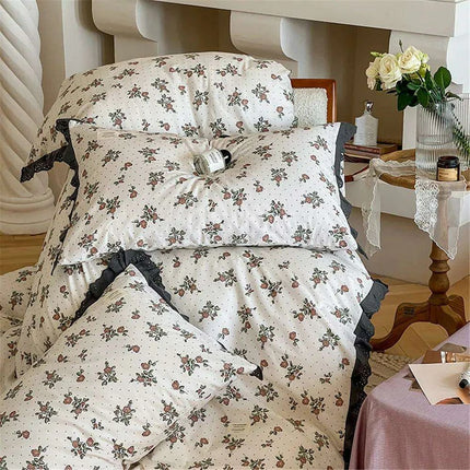 Vintage Lace Floral Egyptian Cotton 4-Piece Bedding Set with Shams