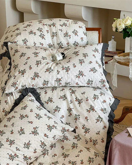 Vintage Lace Floral Egyptian Cotton 4-Piece Bedding Set with Shams