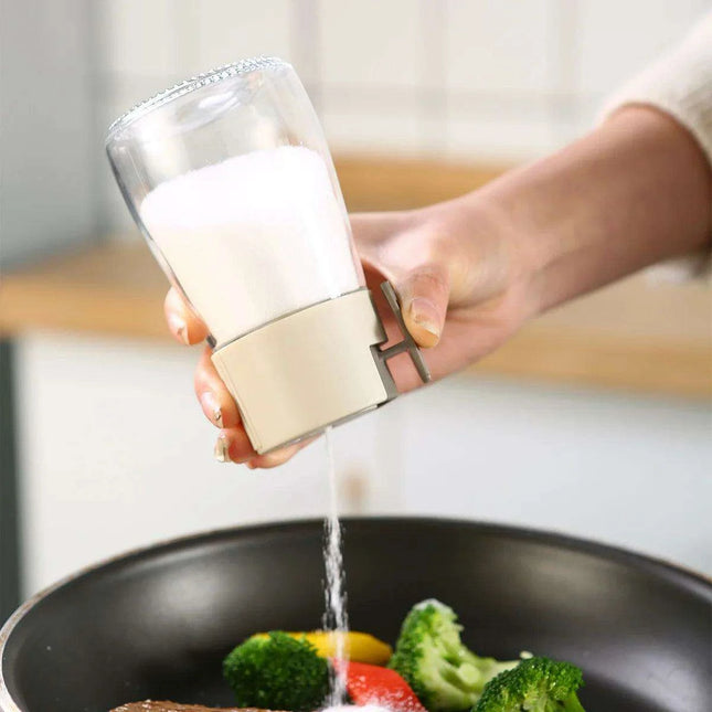 Seasoning on the Go: Portable Glass Salt Shaker for Instant Flavor Boost