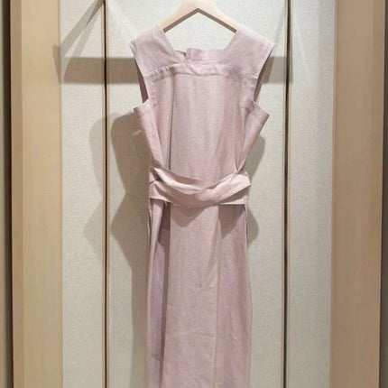Chic Sleeveless Linen Summer Dress with Elegant Long Skirt and Waist Detail