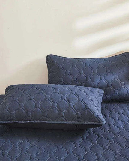 Waterproof Thick Fitted Sheet for All Mattress Sizes - Cozy and Protective Bedding Solution