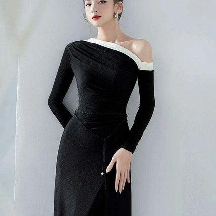 Autumn Dress with Distinctive Diagonal Collar and Lace-up