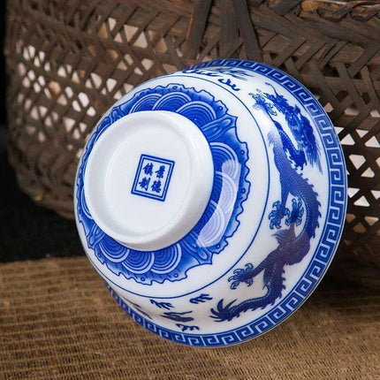 Set of 6 Elegant Blue and White Porcelain Ramen Bowls Featuring Vintage Chinese Dragon Design - Très Elite