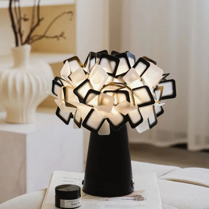 Cozy Beam Nordic Flower Art LED Table Lamp - Multiple Colors & Elegant