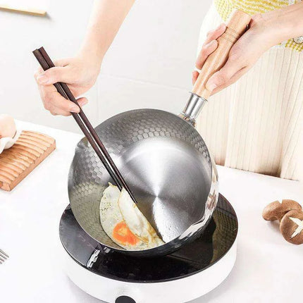 Japanese Stainless Steel Snow Pan with Ergonomic Wooden Handle and Lid - Perfect for Stewing, Frying, and Milk Heating