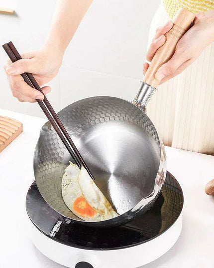 Japanese Stainless Steel Snow Pan with Ergonomic Wooden Handle and Lid - Perfect for Stewing, Frying, and Milk Heating