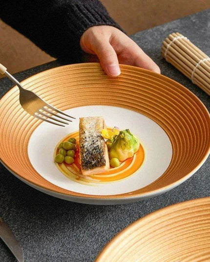 Exquisite Gold-Trimmed Ceramic Dinner Plates for Sophisticated Dining Events
