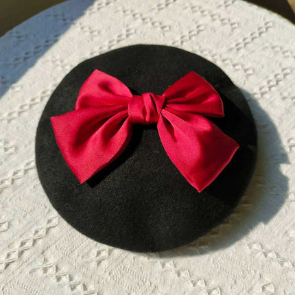 Charming Handcrafted Pumpkin Wool Beret with Leaf Embellishments for Fall and Winter Fashion