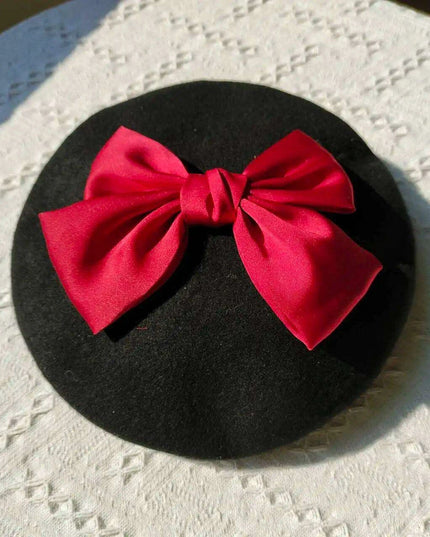 Charming Handcrafted Pumpkin Wool Beret with Leaf Embellishments for Fall and Winter Fashion