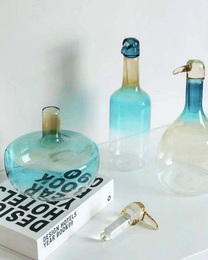 Toucan-Inspired Gradient Glass Vase: A Chic and Multifunctional Home Accent