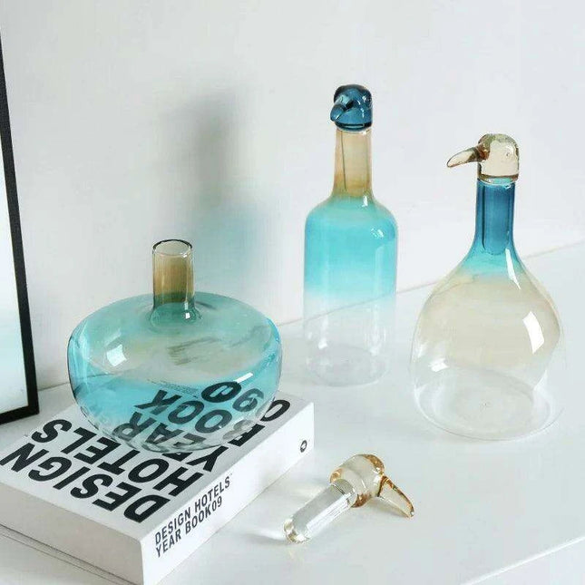 Toucan-Inspired Gradient Glass Vase: A Chic and Multifunctional Home Accent