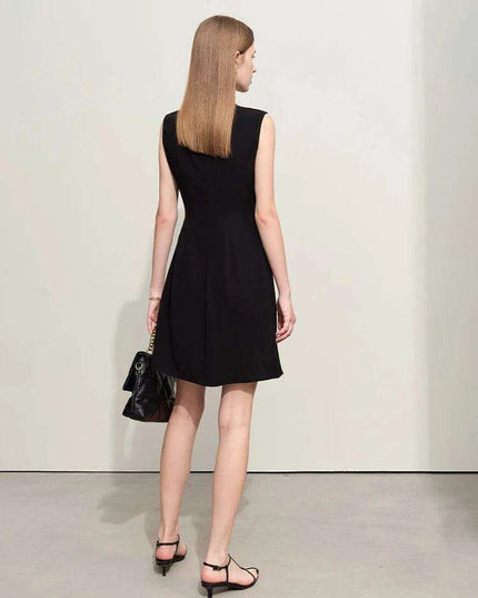 Chic Minimalist Sleeveless Black Dress for Women - Elegant Slim Fit with Modern Half-High Neck Design