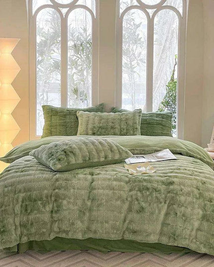 Luxurious Caramel Brown Velvet Fleece Bedding Set with Duvet Cover, Flat Sheet, and Pillowcases