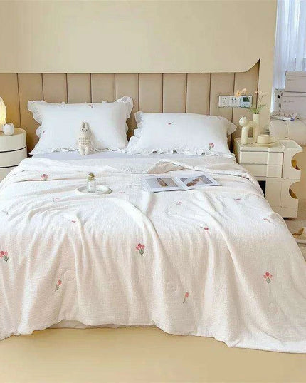 Luxury Summer Soybean Duvet Insert - Double-Layered Cotton Quilt with Elegant Embroidery